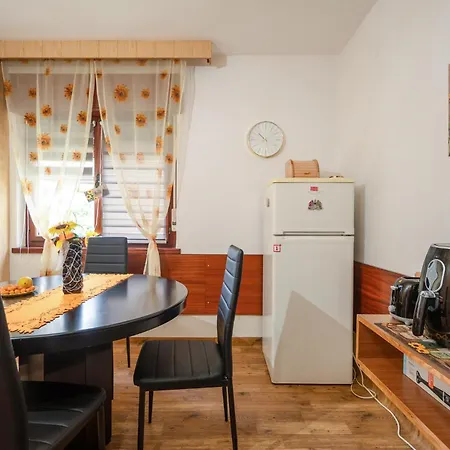 Apartment 2 Bedroom Beautiful In *