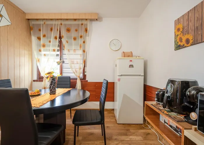 Διαμέρισμα 2 Bedroom Beautiful In *