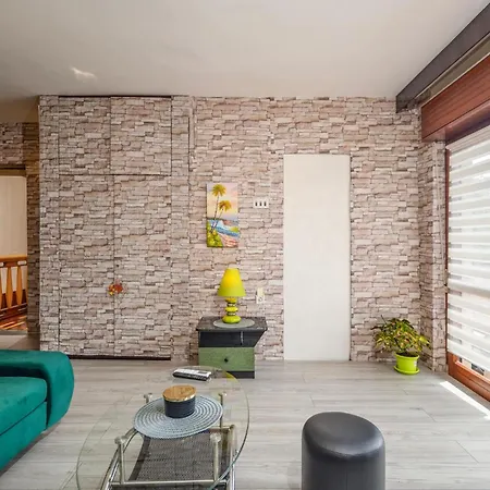 2 Bedroom Beautiful In