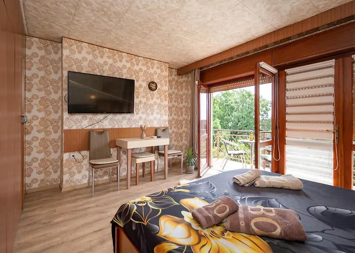 2 Bedroom Beautiful In Lovran